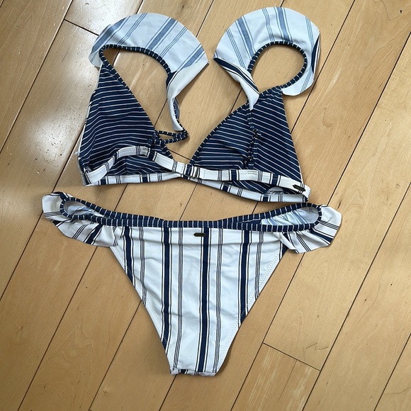 Reversible rip curl bikini, size extra small, - Picture 2 of 2